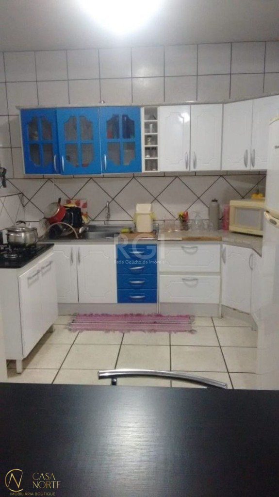 Casa de Condomínio à venda com 3 quartos, 170m², 1 suíte, 2 vagas, Rua Amapa no bairro Vila Nova em Porto Alegre