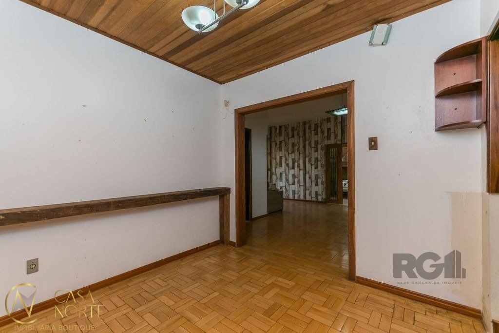 Casa à venda com 3 quartos, 150m², 1 suíte, 2 vagas, Rua Marcelo Gama no bairro Auxiliadora em Porto Alegre
