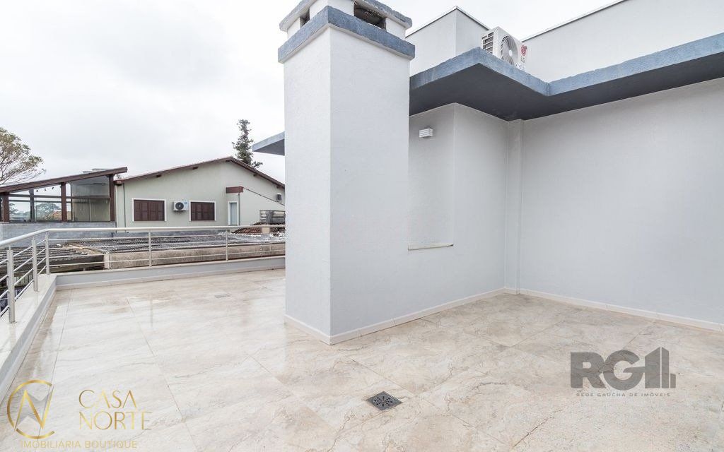 Casa à venda com 4 quartos, 254m², 3 suítes, 5 vagas, Rua Malgaxe no bairro Vila Ipiranga em Porto Alegre
