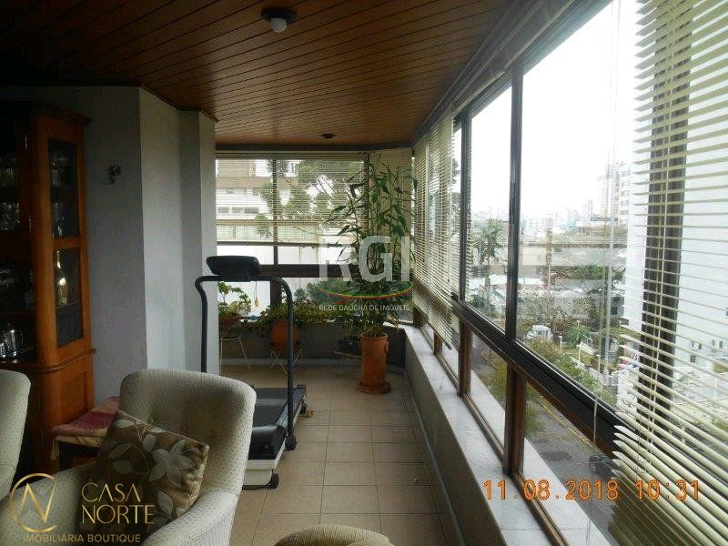 Apartamento à venda com 3 quartos, 137m², 1 suíte, 2 vagas, Rua Faria Santos no bairro Petrópolis em Porto Alegre