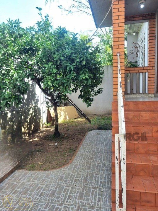Casa à venda com 3 quartos, 140m², 1 vaga, Rua Dário Totta no bairro Teresópolis em Porto Alegre