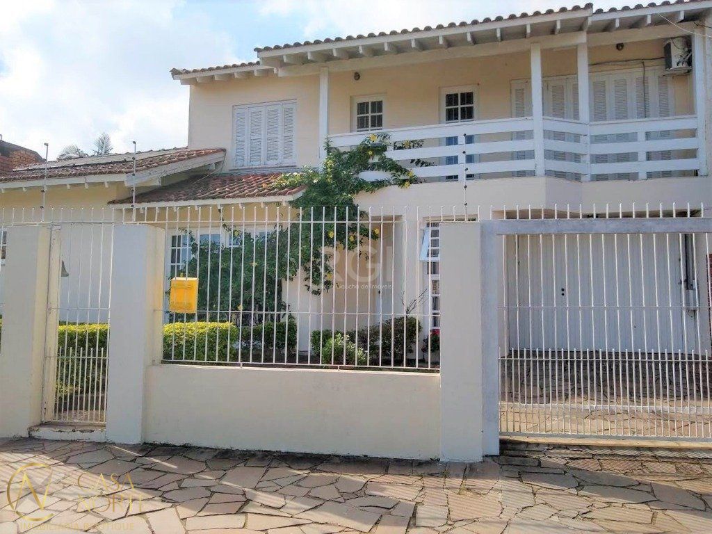 Casa à venda com 3 quartos, 264m², 1 suíte, 3 vagas, Rua Ventos do Sul no bairro Vila Nova em Porto Alegre