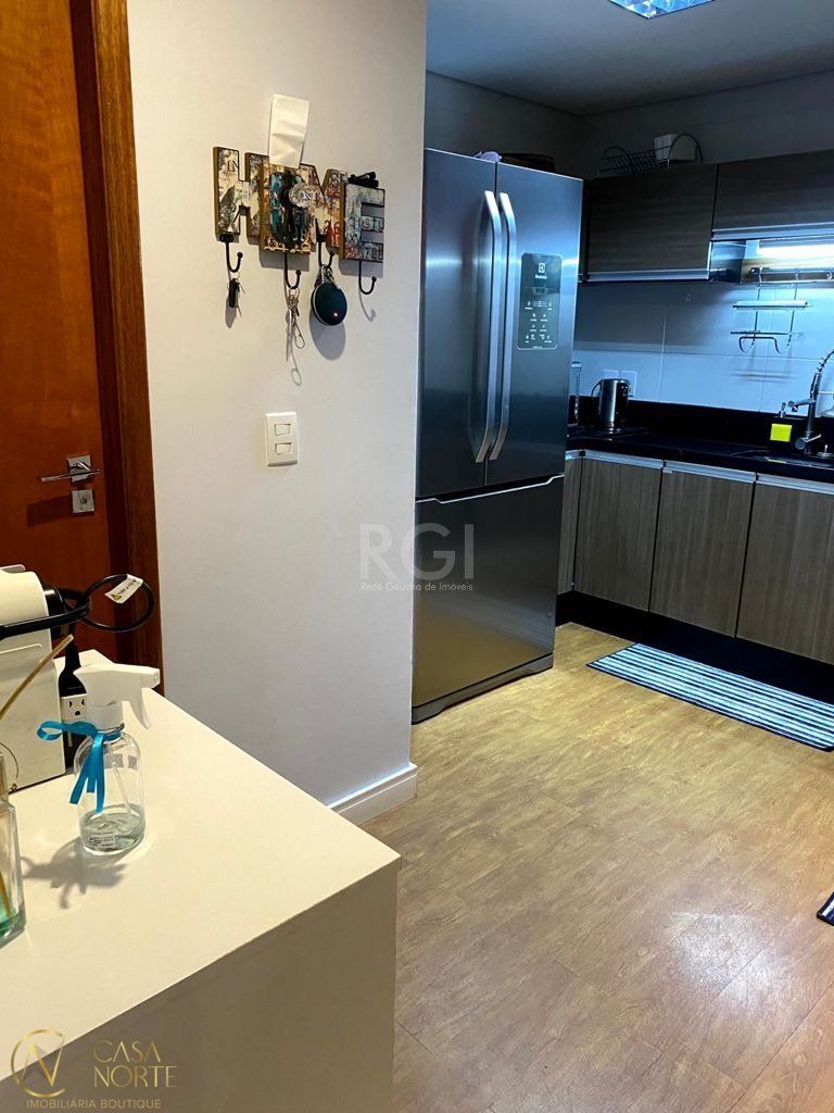 Casa à venda com 3 quartos, 137m², 1 suíte, 3 vagas, Rua Doutor Mário Totta no bairro Tristeza em Porto Alegre