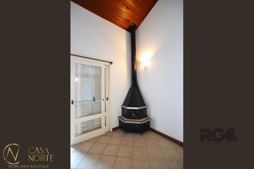 Casa à venda com 4 quartos, 190m², 1 suíte, 4 vagas, Rua dos Guananas no bairro Espírito Santo em Porto Alegre