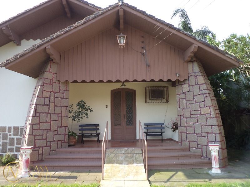 Casa à venda com 3 quartos, 160m², 2 vagas, Avenida Heitor Vieira no bairro Belém Novo em Porto Alegre