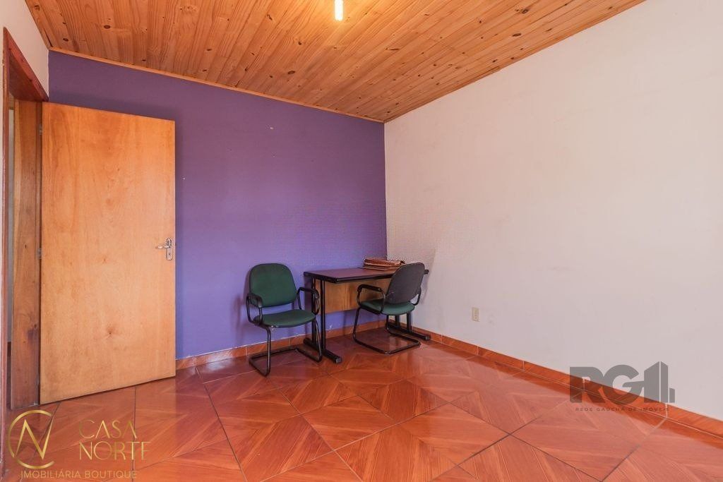 Casa à venda com 4 quartos, 189m², 3 vagas, Avenida General Emílio Lúcio Esteves no bairro Santa Maria Goretti em Porto Alegre