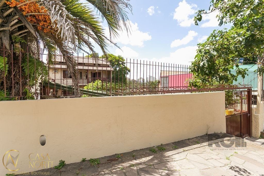 Casa à venda com 5 quartos, 415m², 1 suíte, 4 vagas, Rua Ursa Maior no bairro Cristal em Porto Alegre