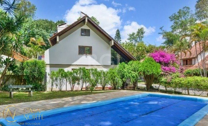 Casa de Condomínio à venda com 5 quartos, 220m², 2 suítes, 2 vagas, Rua Dea Coufal no bairro Ipanema em Porto Alegre