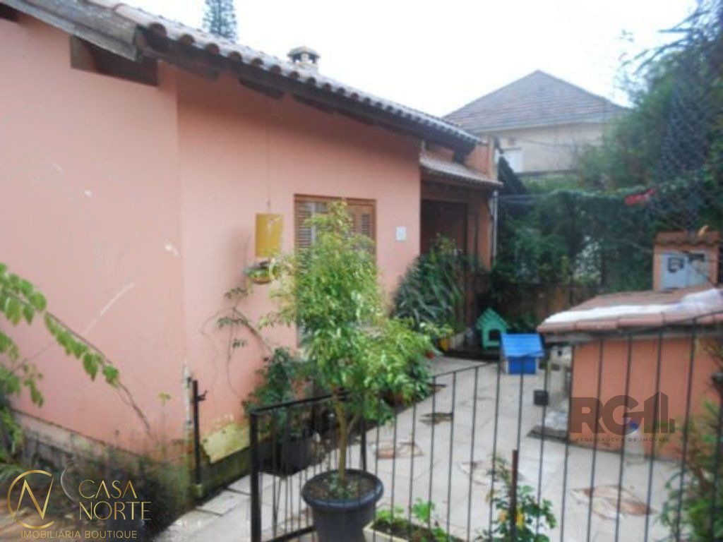 Casa à venda com 2 quartos, 90m², 4 vagas, Travessa Irmão Pedro no bairro Teresópolis em Porto Alegre