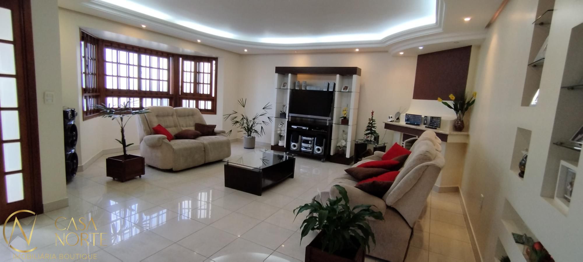 Casa à venda com 4 quartos, 348m², 2 suítes, 3 vagas, Rua Alfredo Silveira Dias no bairro Nonoai em Porto Alegre