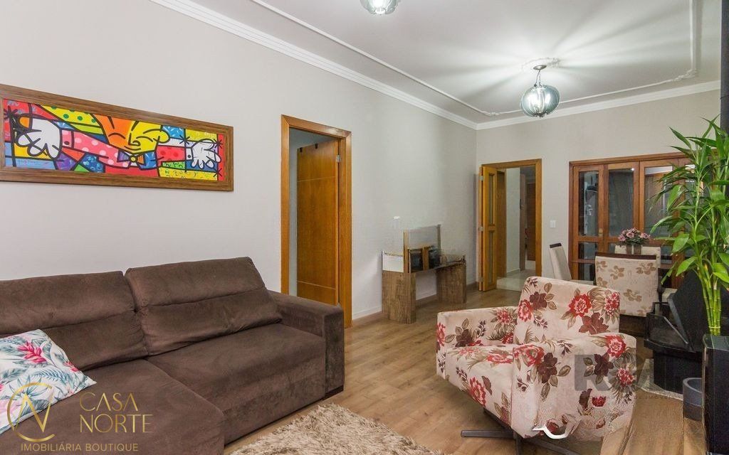Casa à venda com 3 quartos, 196m², 1 suíte, 4 vagas, Rua Coronel Leonardo Ribeiro no bairro Glória em Porto Alegre