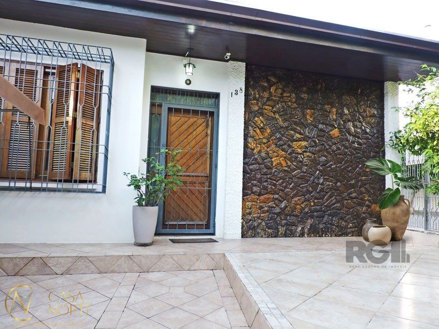 Casa à venda com 4 quartos, 218m², 1 suíte, 2 vagas, Avenida Arnaldo Bohrer no bairro Teresópolis em Porto Alegre