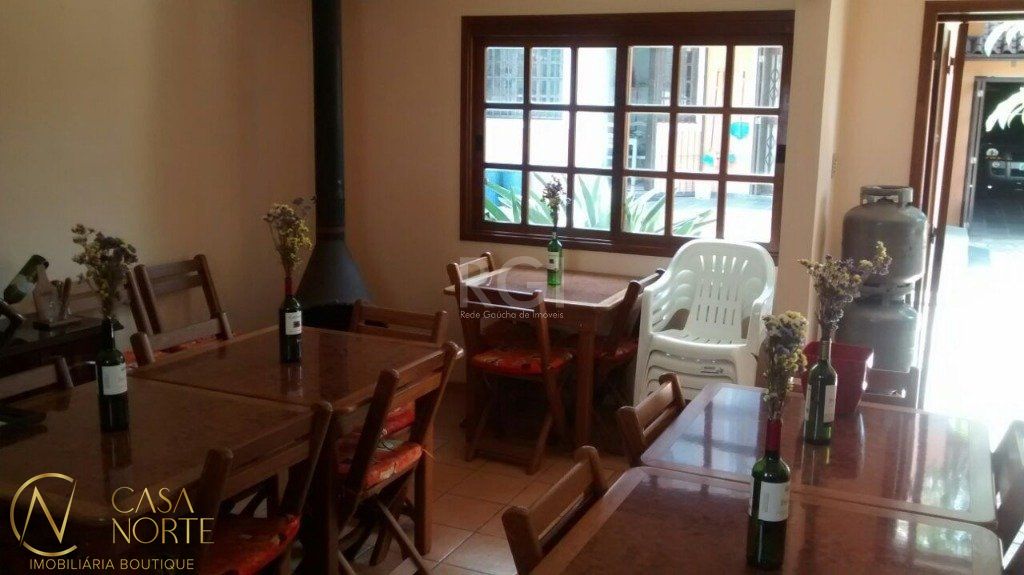 Casa à venda com 3 quartos, 316m², 1 suíte, 2 vagas, Rua Ibiruba no bairro Cavalhada em Porto Alegre