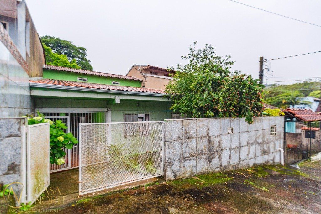 Casa à venda com 4 quartos, 131m², Avenida Cruz Alta no bairro Nonoai em Porto Alegre