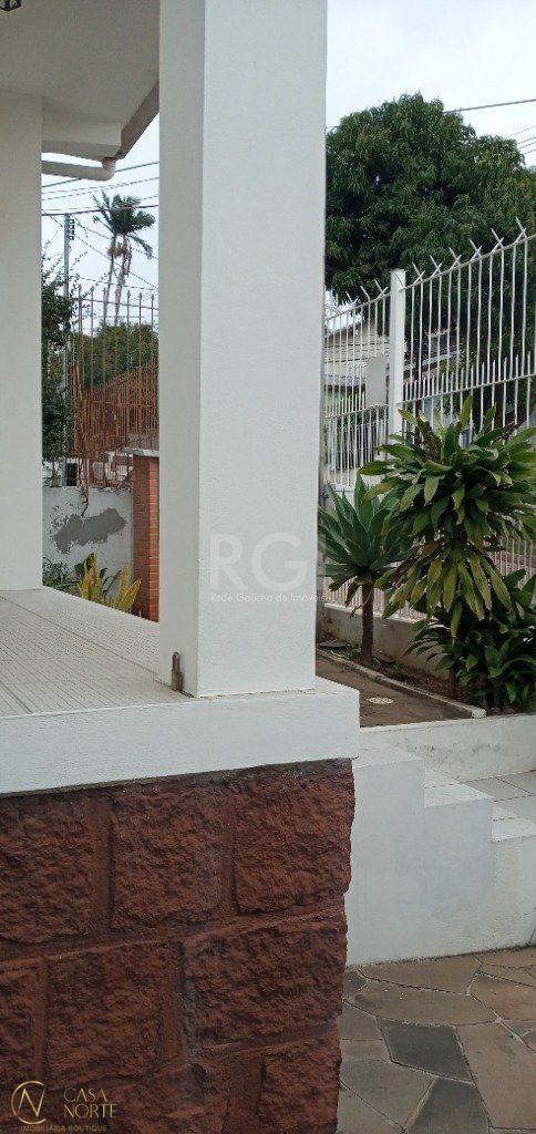 Casa à venda com 2 quartos, 95m², 3 vagas, Rua Bispo William Thomas no bairro Teresópolis em Porto Alegre