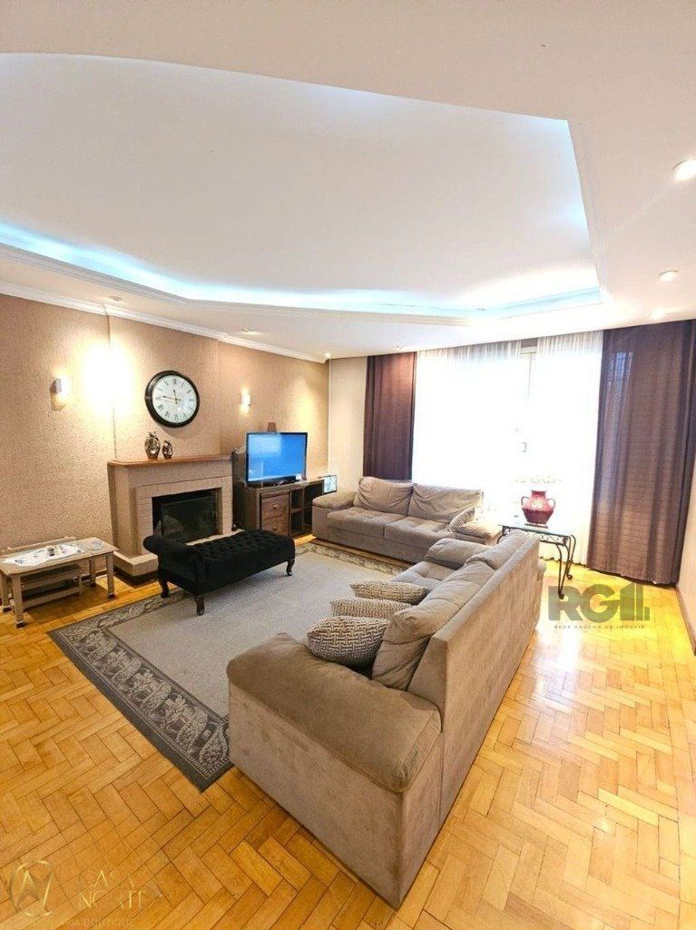 Casa à venda com 5 quartos, 276m², 2 suítes, 3 vagas, Rua Campos Elíseos no bairro Glória em Porto Alegre