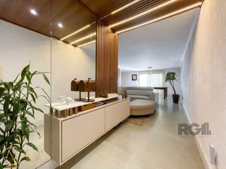 Casa de Condomínio à venda com 3 quartos, 195m², 1 suíte, 4 vagas, Rua Adriano Pereira da Silva no bairro Vila Nova em Porto Alegre