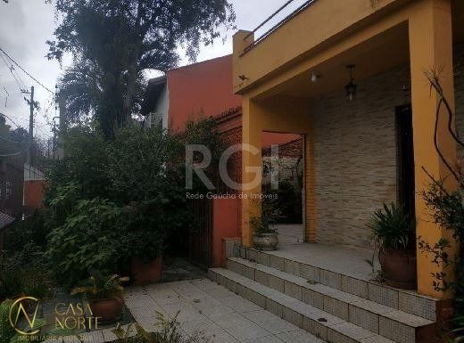 Casa à venda com 3 quartos, 248m², 4 vagas, Rua Bispo William Thomas no bairro Teresópolis em Porto Alegre