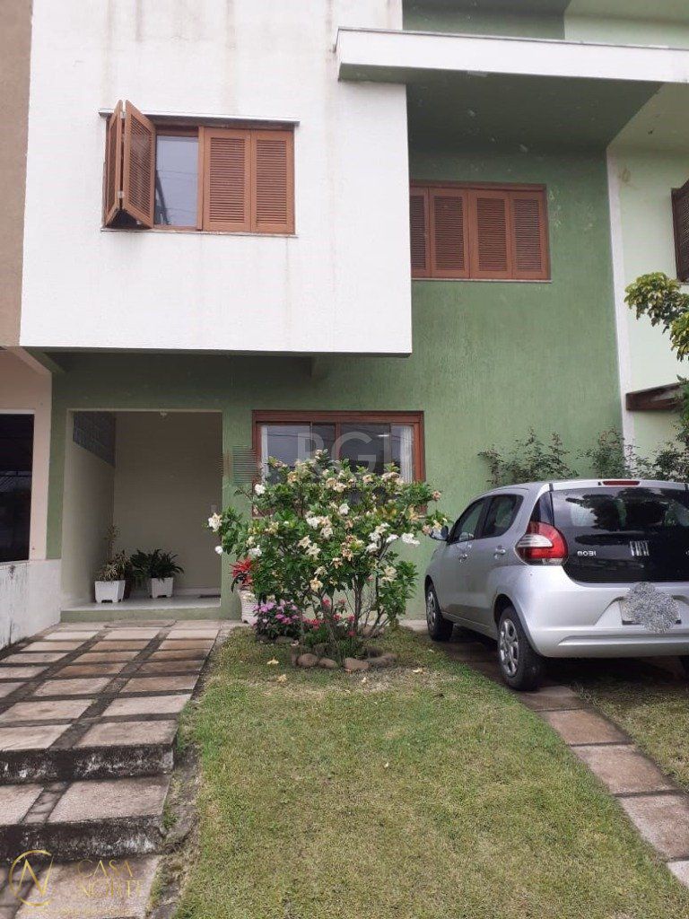 Casa à venda com 4 quartos, 148m², 1 suíte, 2 vagas, Rua Carlos Maximiliano Fayet no bairro Hípica em Porto Alegre