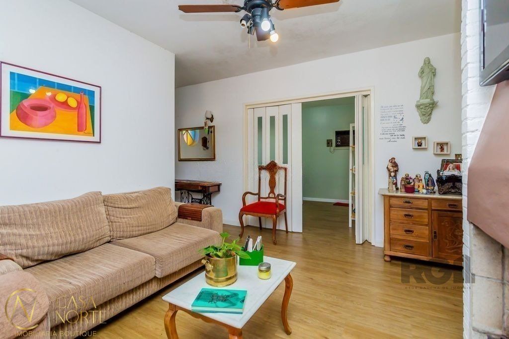 Casa à venda com 3 quartos, 172m², 3 vagas, Avenida Clemenciano Barnasque no bairro Teresópolis em Porto Alegre