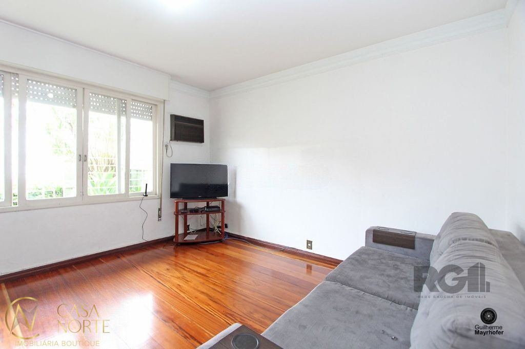 Casa à venda com 5 quartos, 790m², 5 suítes, 4 vagas, Rua Guilherme Alves no bairro Partenon em Porto Alegre