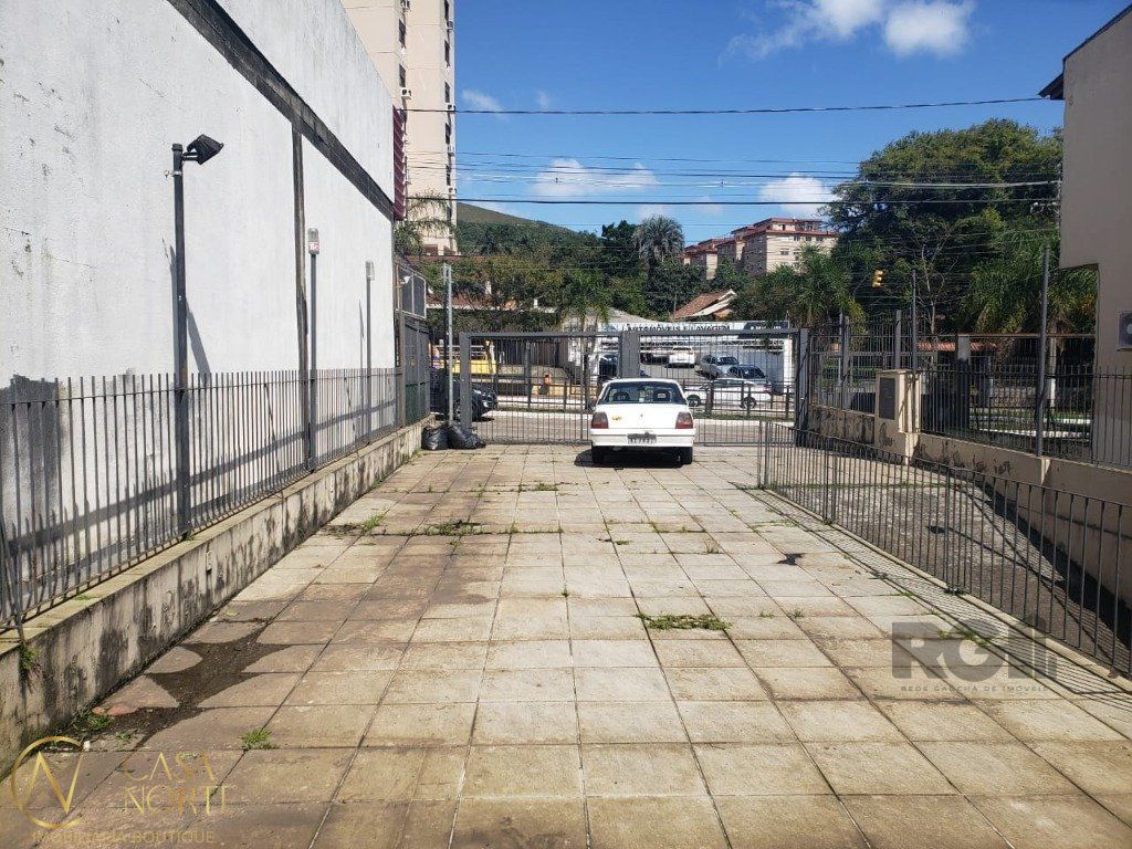 Casa à venda com 2 quartos, 215m², 4 vagas, Rua Coronel Aparício Borges no bairro Glória em Porto Alegre