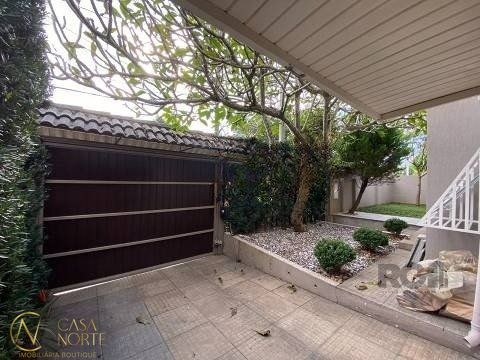 Casa à venda com 3 quartos, 197m², 1 suíte, 2 vagas, Rua Cesar de Castro no bairro Teresópolis em Porto Alegre