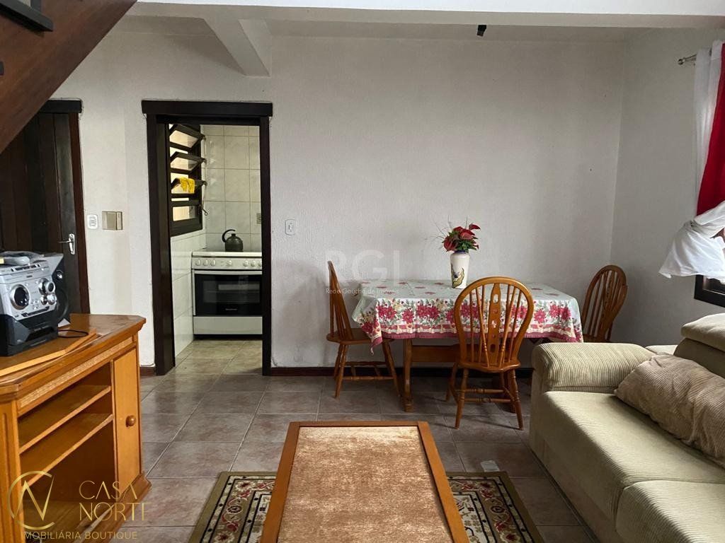 Casa à venda com 6 quartos, 330m², 3 vagas, Rua Gaurama no bairro Cavalhada em Porto Alegre