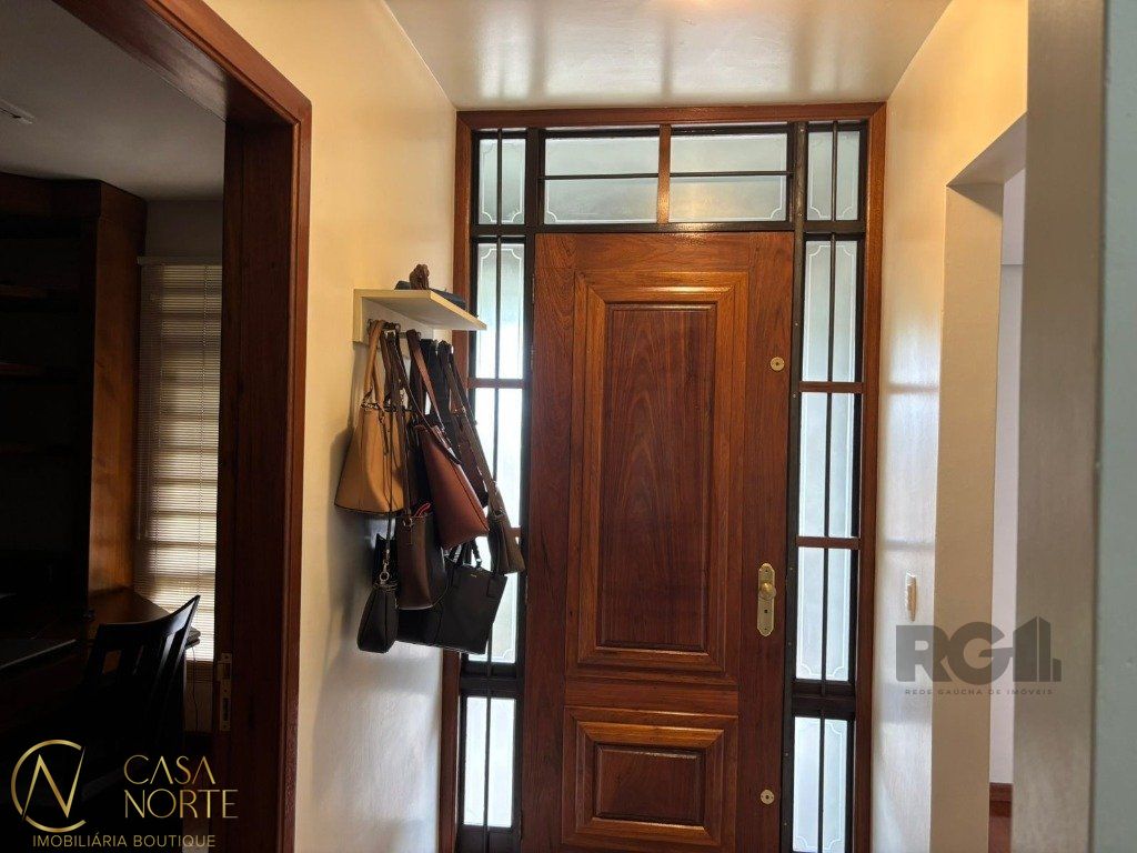 Casa à venda com 4 quartos, 225m², 1 suíte, Avenida Arnaldo Bohrer no bairro Teresópolis em Porto Alegre