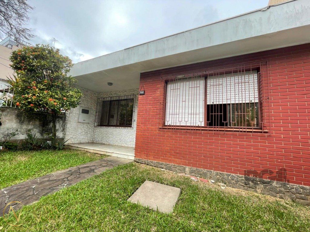 Casa à venda com 3 quartos, 330m², 6 vagas, Rua Doutor Ernesto Ludwig no bairro Chácara das Pedras em Porto Alegre