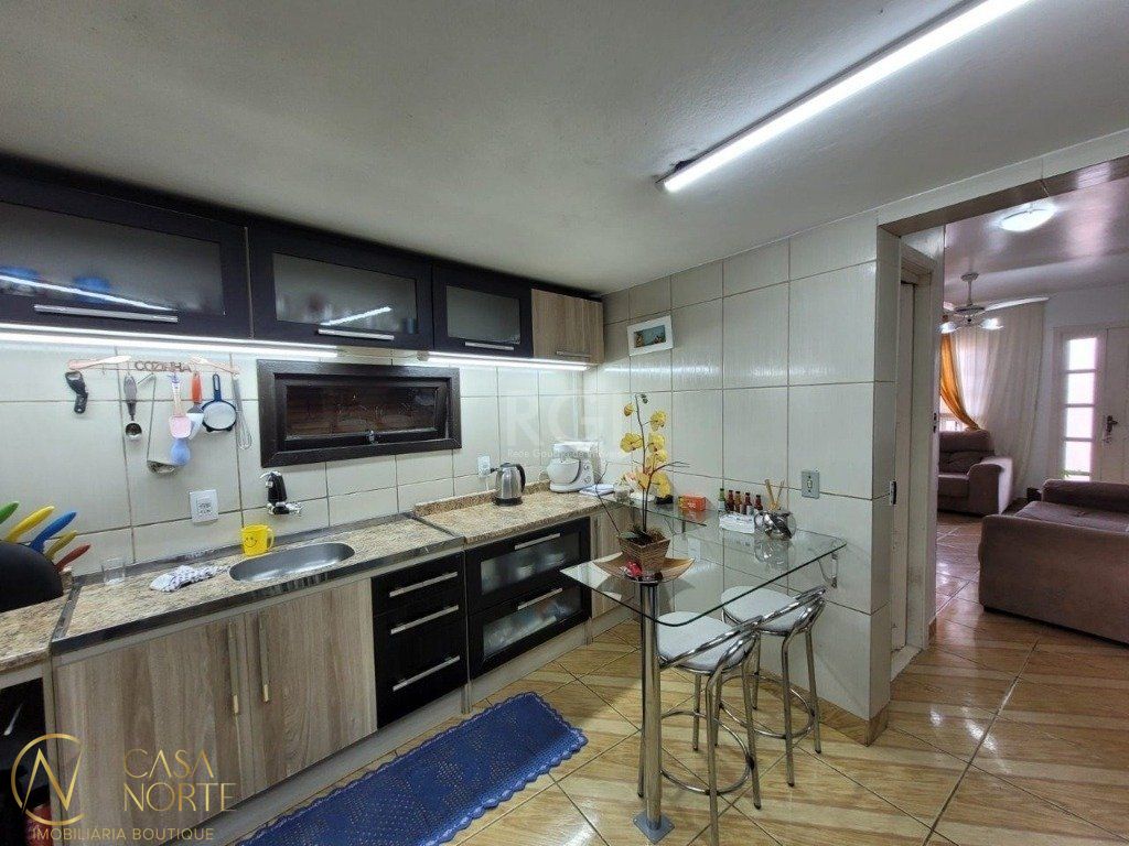 Casa à venda com 3 quartos, 220m², 1 suíte, 2 vagas, Rua Seival no bairro Vila Jardim em Porto Alegre