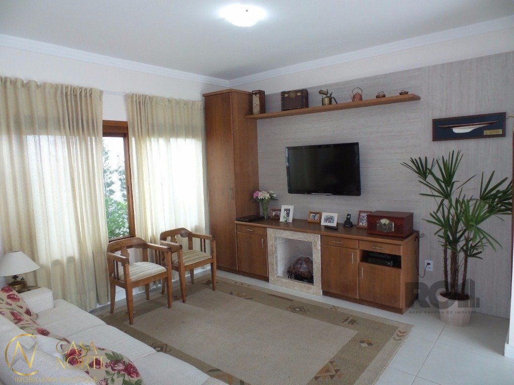 Casa de Condomínio à venda com 3 quartos, 198m², 1 suíte, 4 vagas, Rua Francisco Solano Borges no bairro Hípica em Porto Alegre