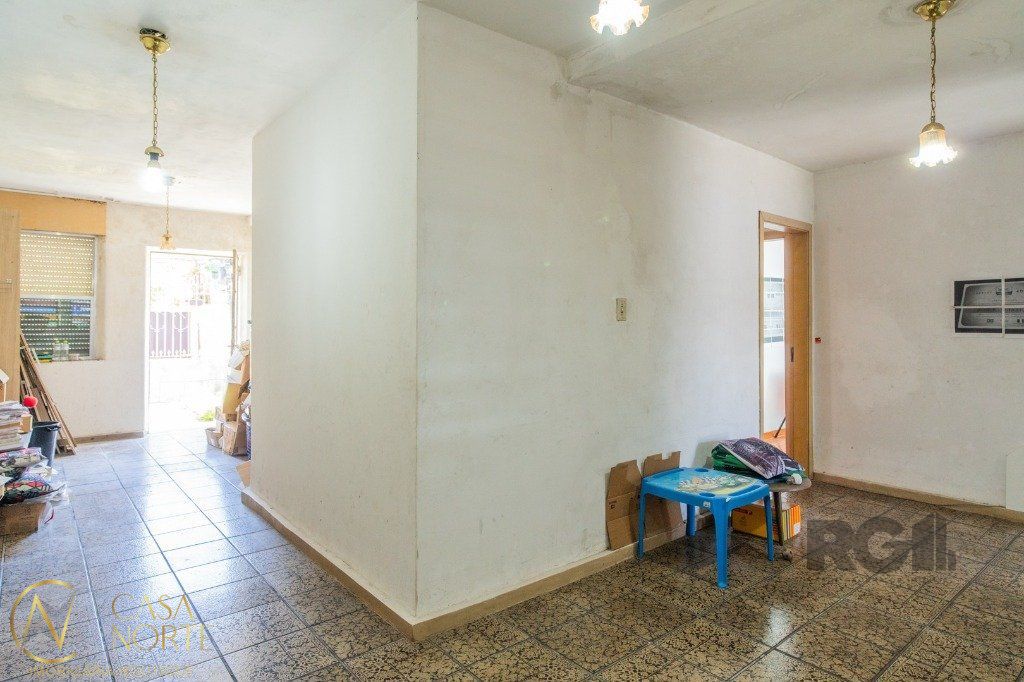 Casa à venda com 3 quartos, 182m², 2 vagas, Rua Doutor Mário Totta no bairro Tristeza em Porto Alegre