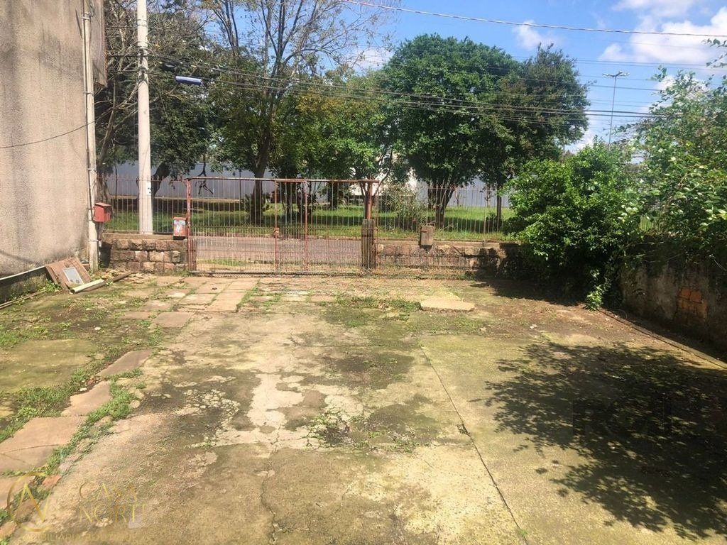 Casa à venda com 4 quartos, 120m², 3 vagas, Avenida João de Saldanha no bairro Santa Maria Goretti em Porto Alegre