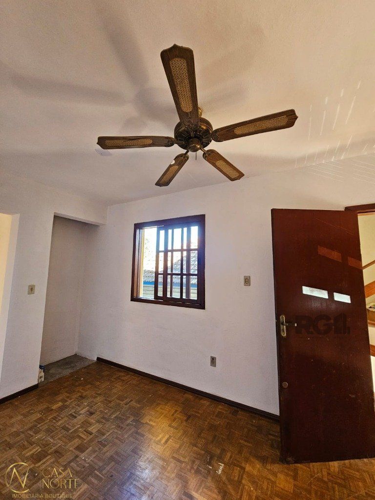 Casa à venda com 5 quartos, 248m², 2 vagas, Rua Octavio de Souza no bairro Teresópolis em Porto Alegre