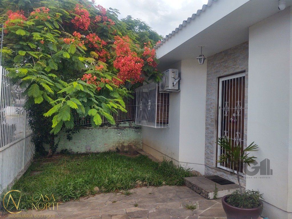 Casa à venda com 2 quartos, 119m², 1 suíte, 4 vagas, Travessa Chateaubriand no bairro Passo das Pedras em Porto Alegre