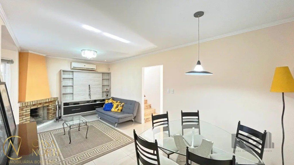 Casa à venda com 3 quartos, 119m², 2 vagas, Avenida José Corrêa da Silva no bairro Cavalhada em Porto Alegre