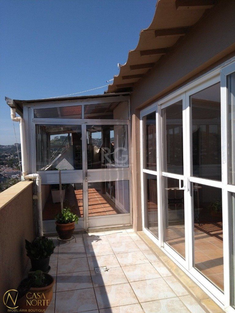 Cobertura à venda com 2 quartos, 147m², 1 vaga, Rua Antônio Divan no bairro Teresópolis em Porto Alegre