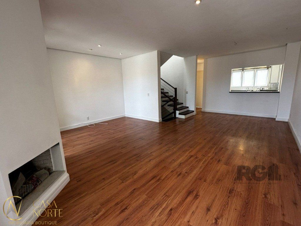Casa de Condomínio à venda com 3 quartos, 245m², 1 suíte, 2 vagas, Avenida Coronel Marcos no bairro Pedra Redonda em Porto Alegre