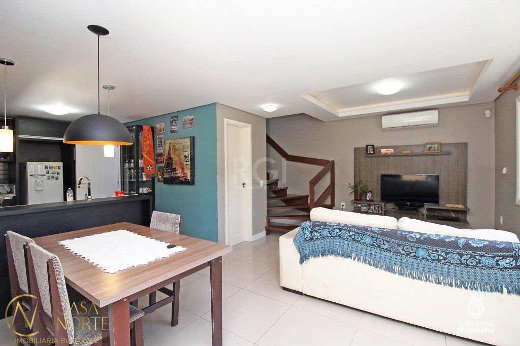 Casa à venda com 3 quartos, 240m², 1 suíte, 2 vagas, Rua Leopoldo Bettiol no bairro Jardim Sabará em Porto Alegre