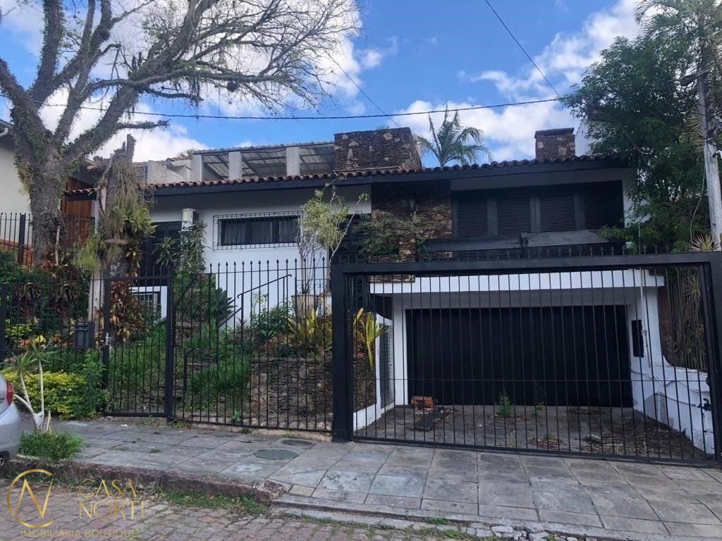 Casa à venda com 4 quartos, 308m², 4 suítes, 4 vagas, Rua Professor Fernando Carneiro no bairro Três Figueiras em Porto Alegre