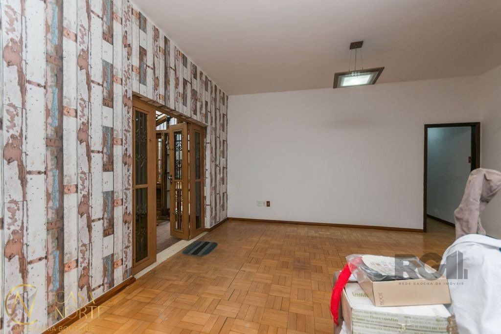 Casa à venda com 3 quartos, 150m², 1 suíte, 2 vagas, Rua Marcelo Gama no bairro Auxiliadora em Porto Alegre