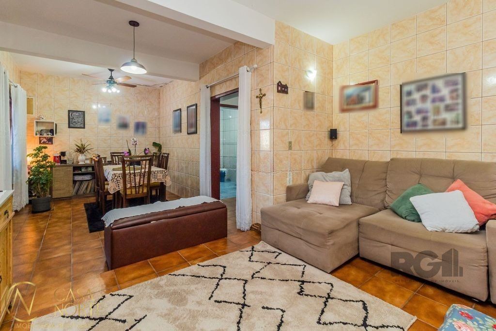 Casa à venda com 4 quartos, 215m², 4 vagas, Rua Doutor Marino Abrahão no bairro Passo das Pedras em Porto Alegre