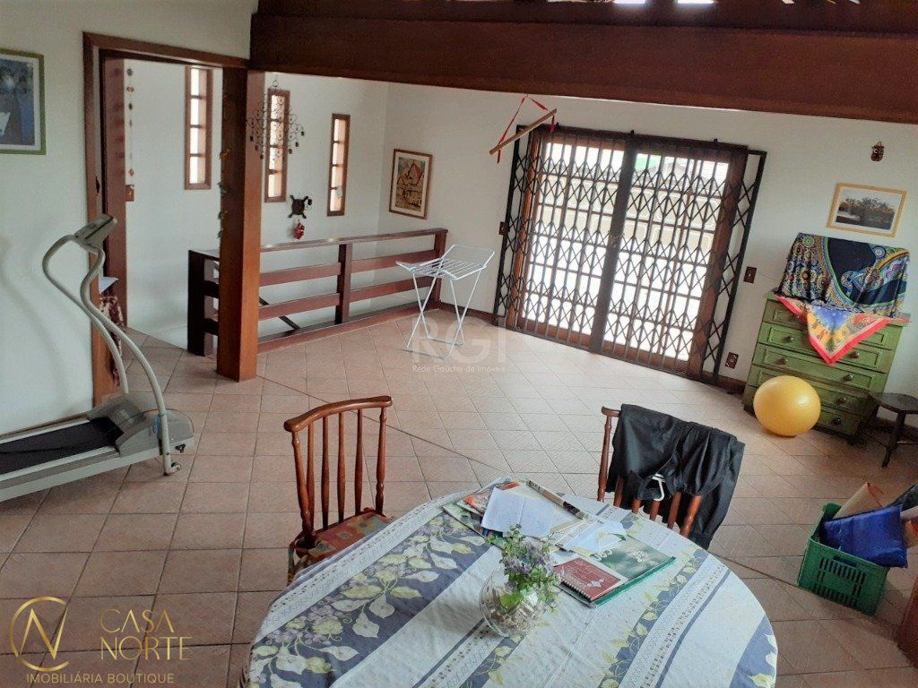 Casa à venda com 3 quartos, 165m², 1 suíte, 2 vagas, Rua Jerolomo Minuzo no bairro Vila Nova em Porto Alegre