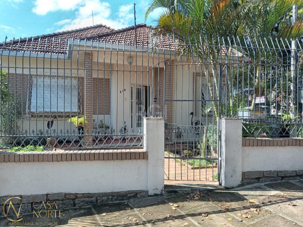 Casa à venda com 3 quartos, 384m², 1 suíte, 3 vagas, Avenida Clemenciano Barnasque no bairro Teresópolis em Porto Alegre