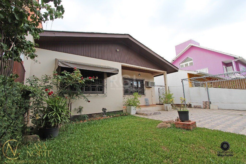 Casa à venda com 3 quartos, 177m², 1 suíte, 4 vagas, Rua Jacipuia no bairro Guarujá em Porto Alegre