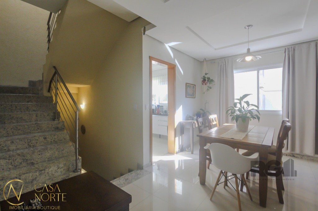 Casa de Condomínio à venda com 3 quartos, 158m², 1 suíte, 2 vagas, Rua Tunisia no bairro Vila Ipiranga em Porto Alegre