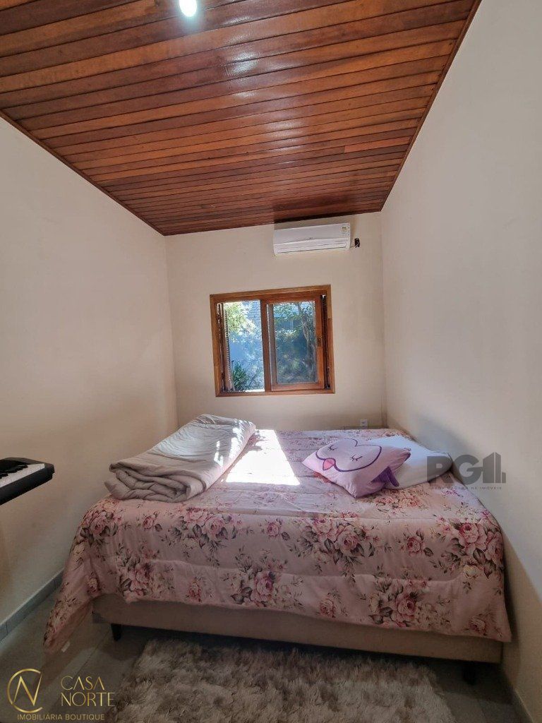 Casa à venda com 3 quartos, 225m², 2 vagas, Travessa Isidoro José Lopes no bairro Sarandi em Porto Alegre