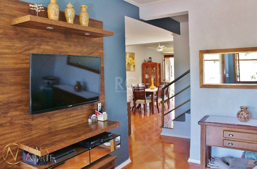 Casa à venda com 3 quartos, 200m², 1 suíte, 2 vagas, Rua Helia Fernandes Presser no bairro Vila Nova em Porto Alegre