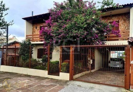Casa à venda com 3 quartos, 388m², 3 vagas, Rua Marista no bairro Vila João Pessoa em Porto Alegre
